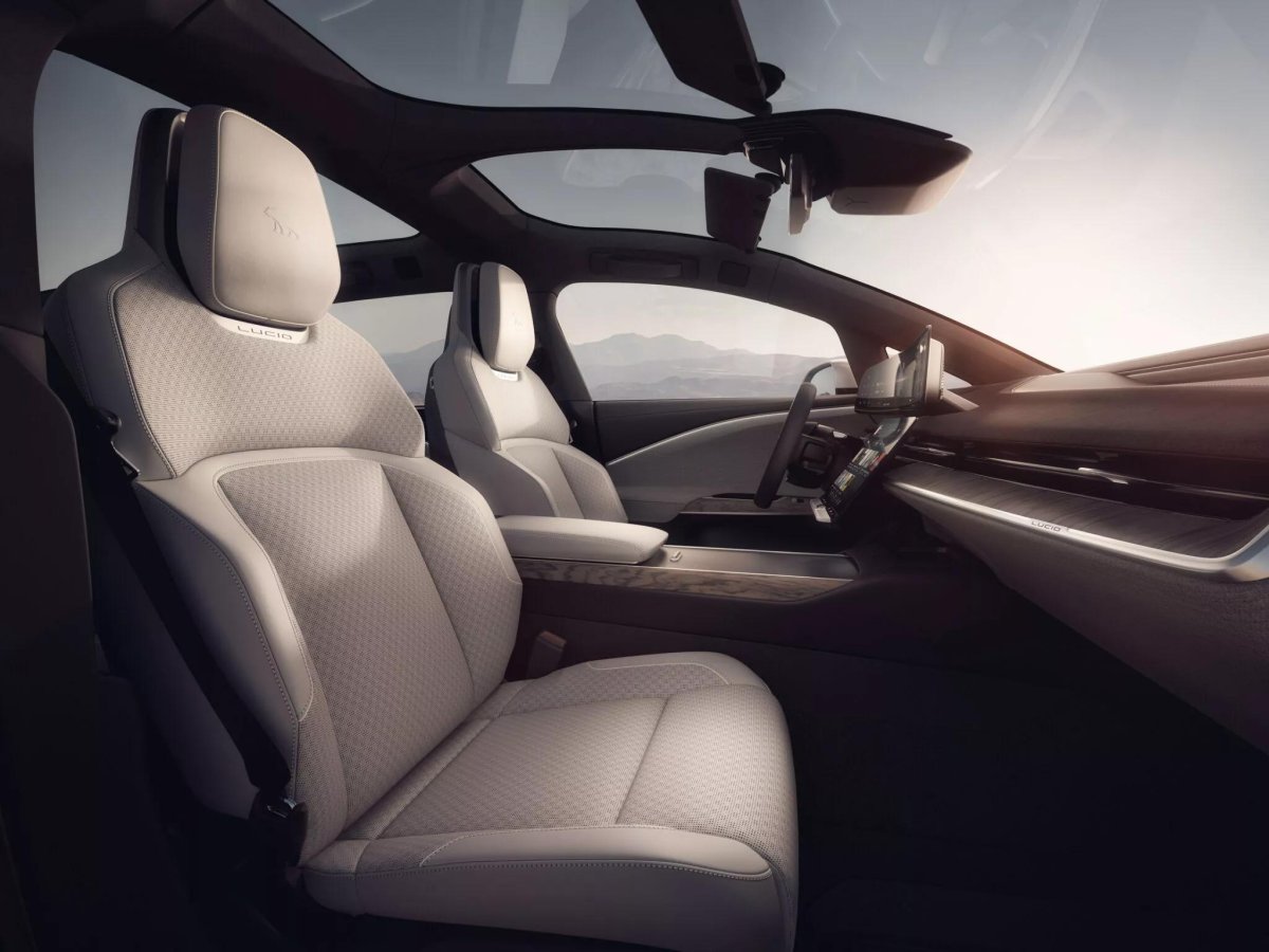 Люсид Гравити