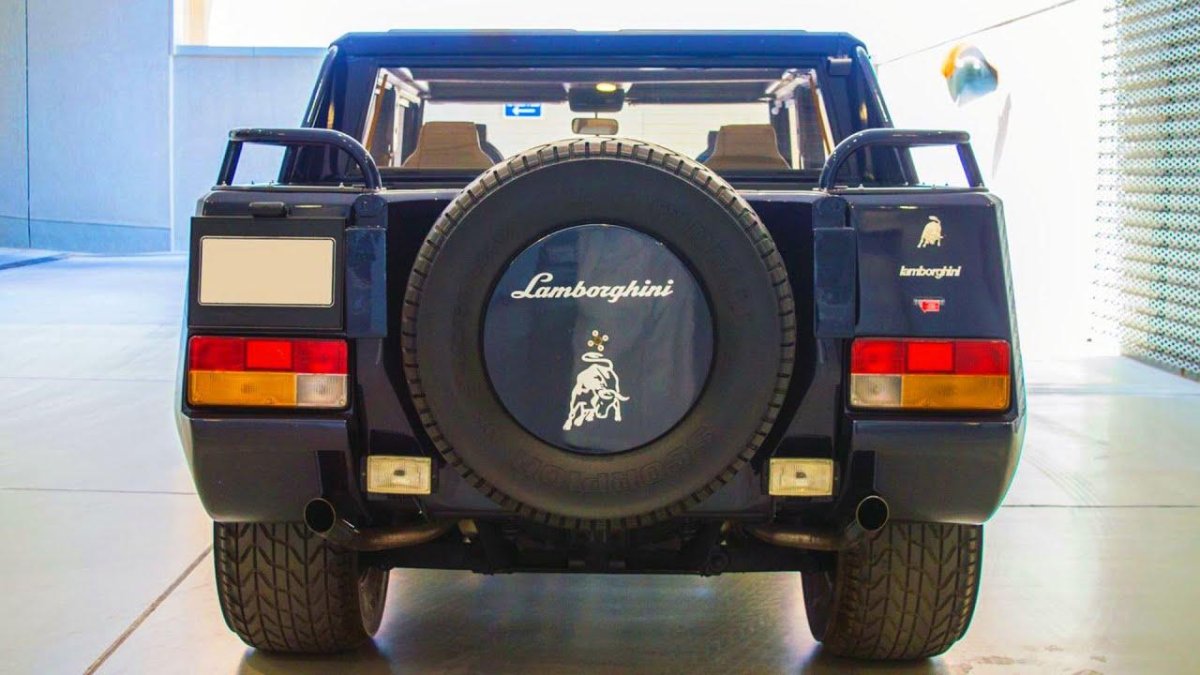 Lamborghini lm002