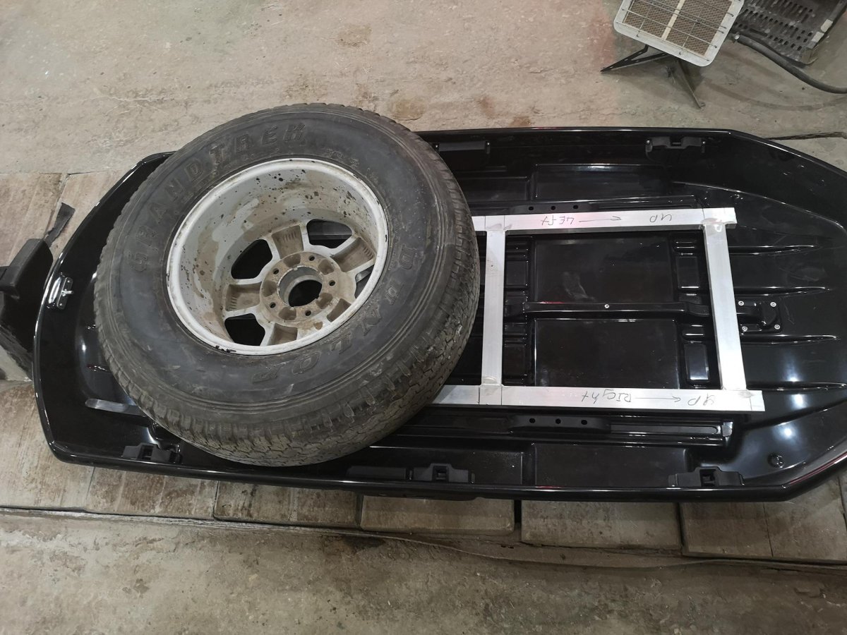 Бокс для запаски на крышу