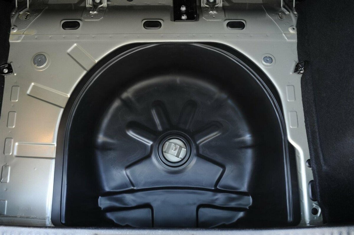 Органайзер запасного колеса Рено Логан 2