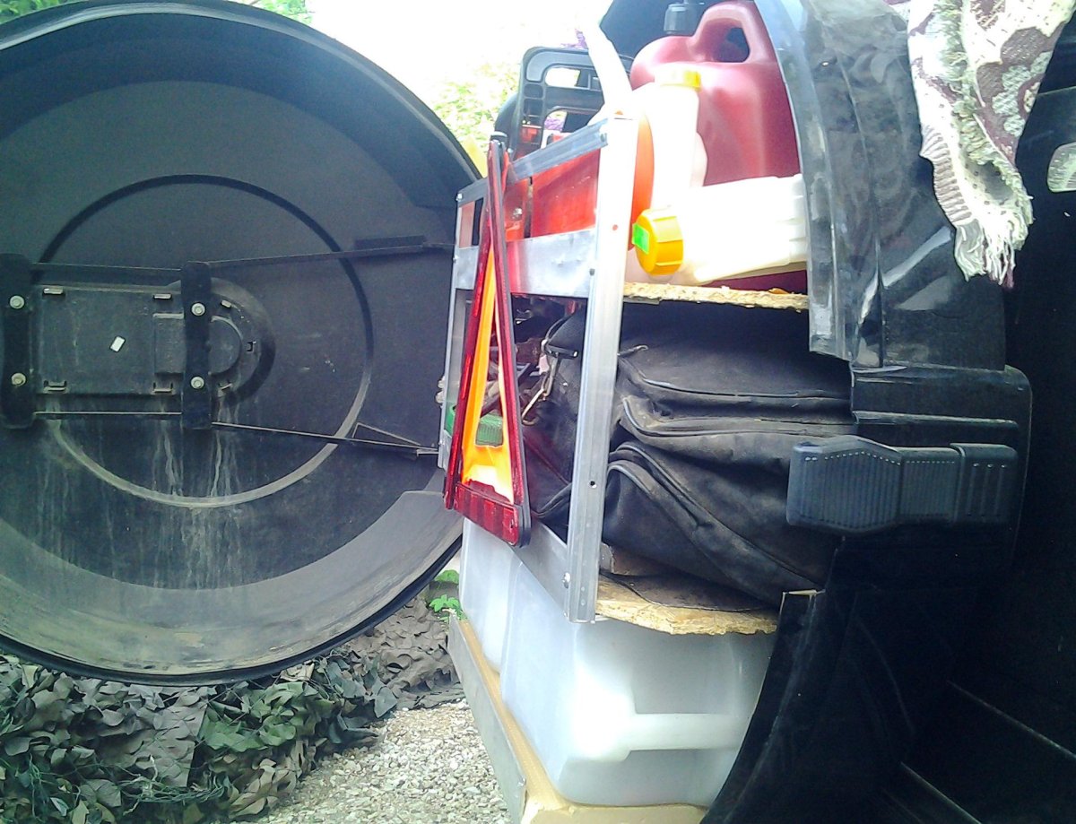 Канистра вместо запаски УАЗ Патриот