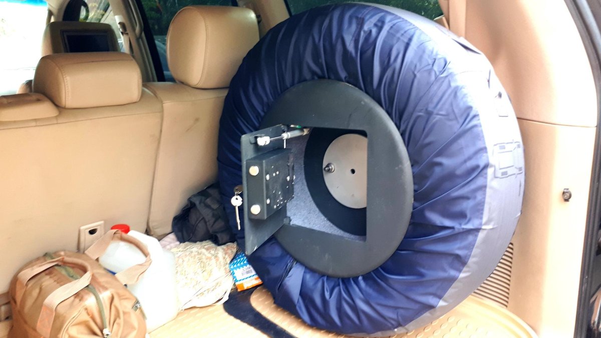 Крепление запаски на багажник