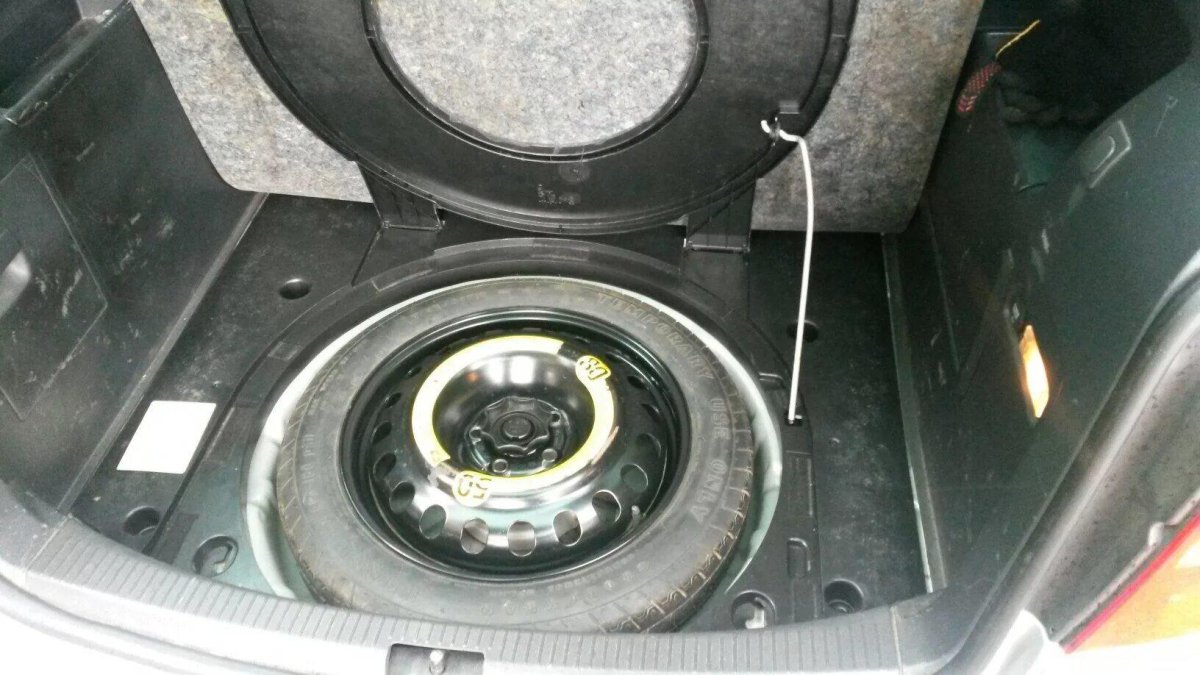 Volkswagen Touran 2004 запаска