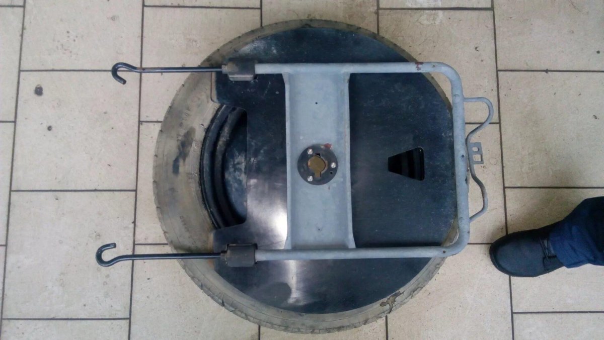 W163 крепление запаски Мерседес