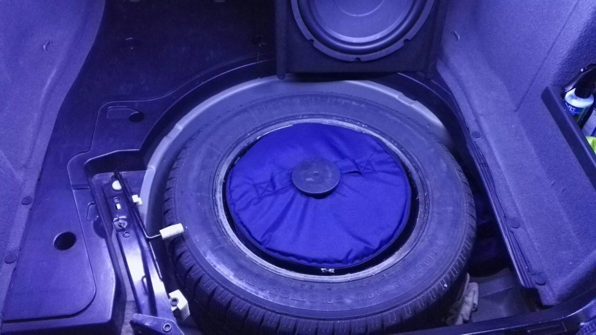 Органайзер для запаски на е60 БМВ