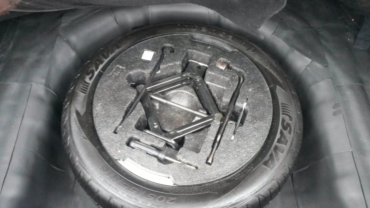 Органайзер Хендай Гетц в запасное колесо r14