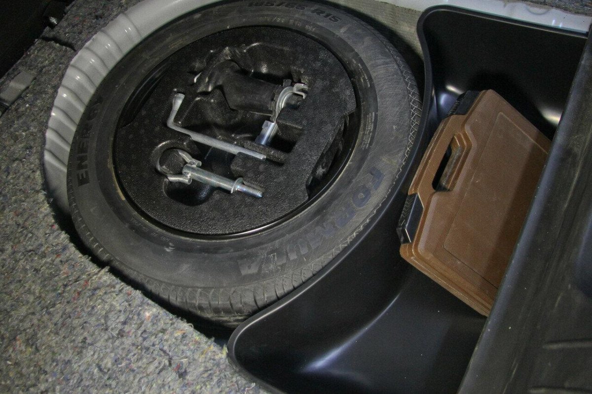 Органайзер запасного колеса Лада Веста