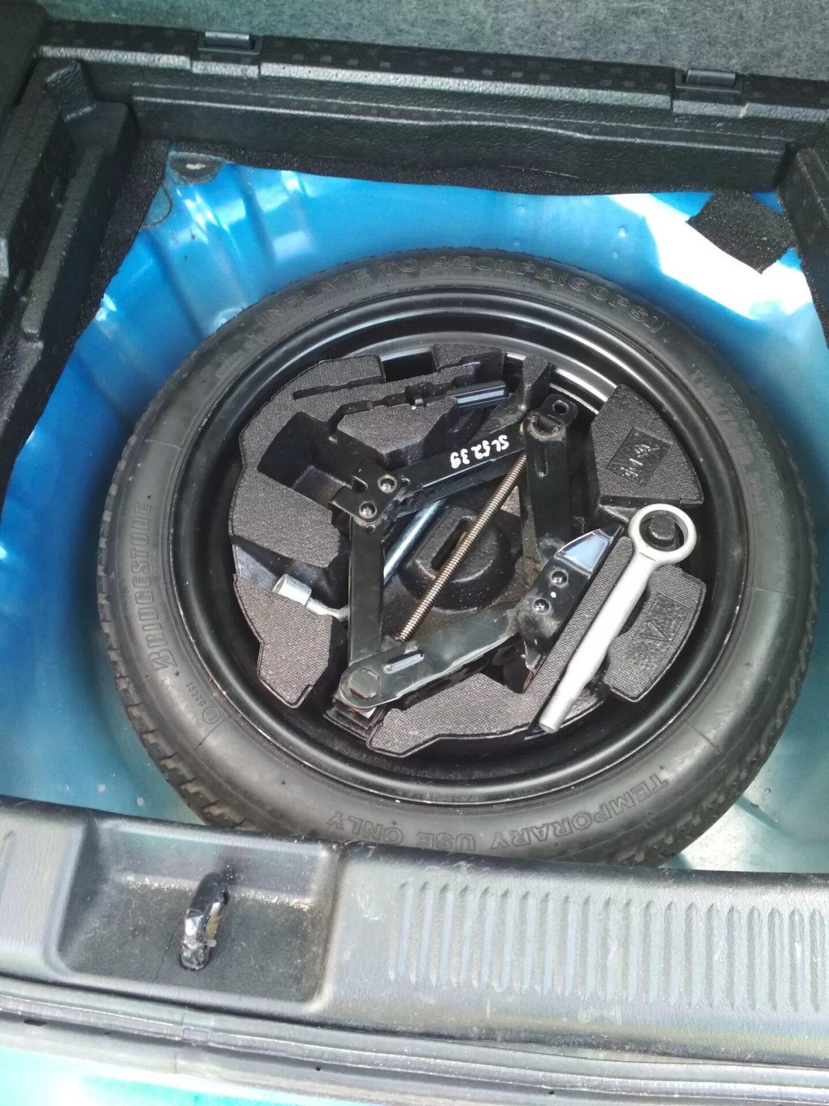 Набор инструментов в запаску MB w209