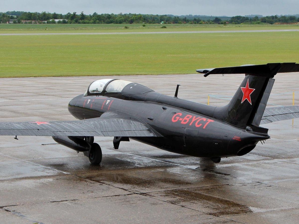Самолет Aero l-29 Delfin