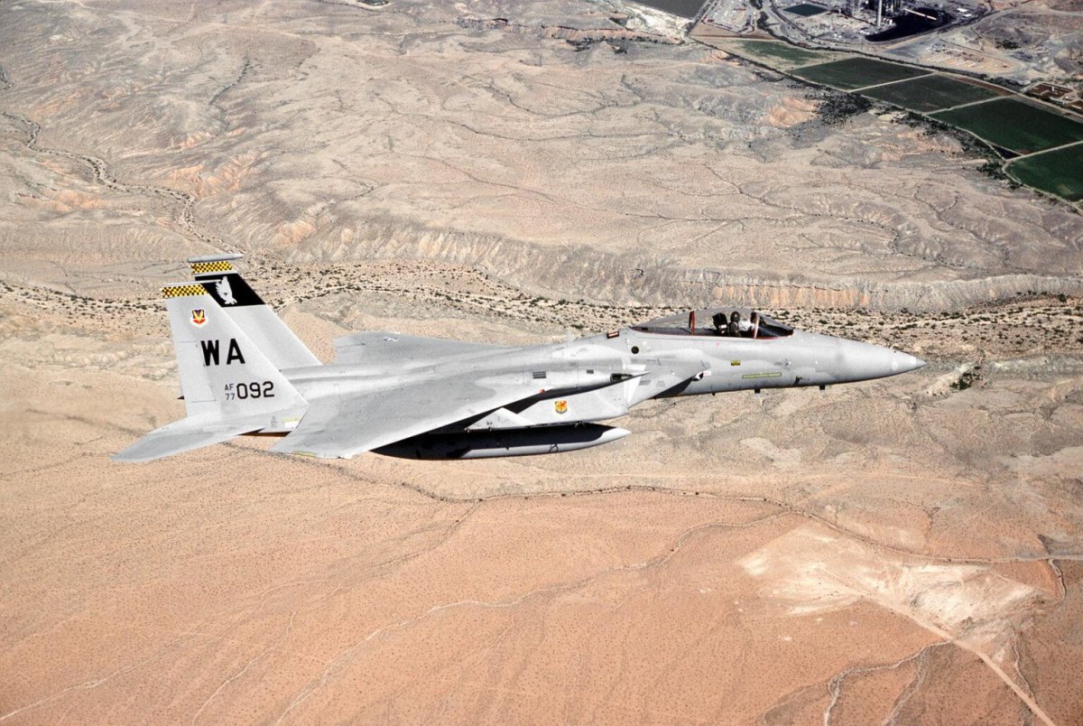 Tactical самолет