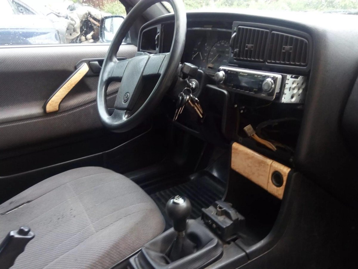 Оклейка салона алькантарой Пассат