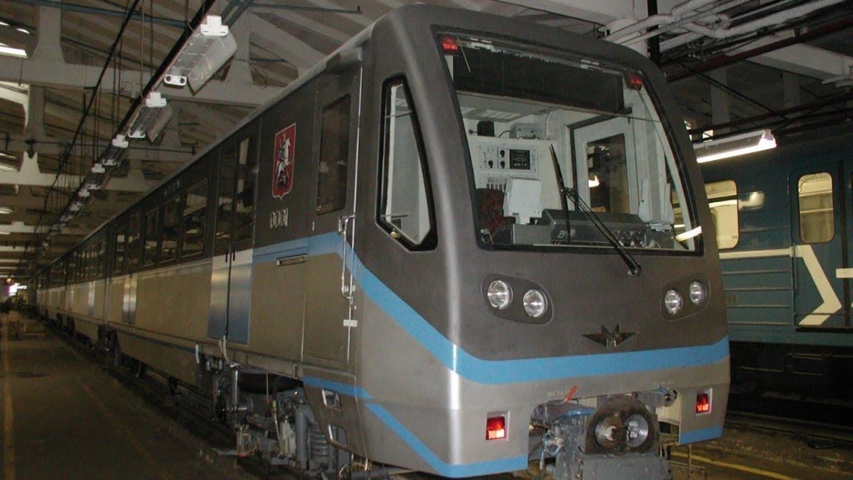 Метро поезд Русич 81-740