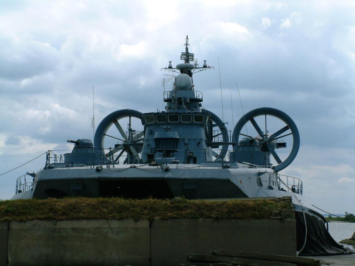 Малый десантный корабль ЗУБР