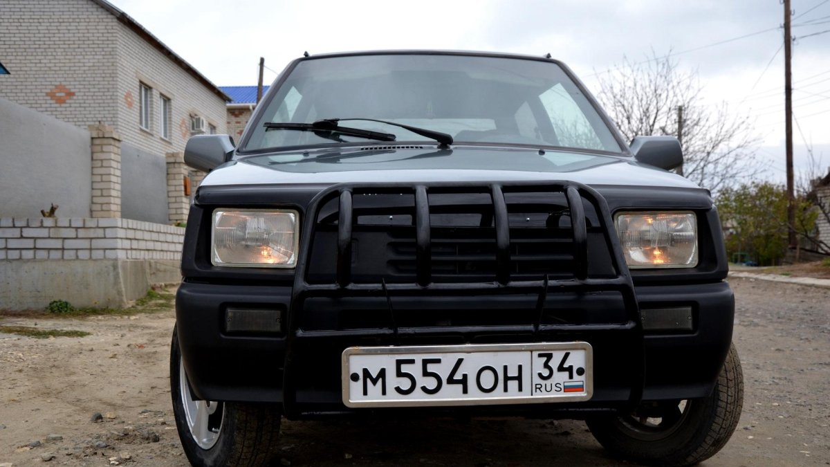 Ока с решеткой джип