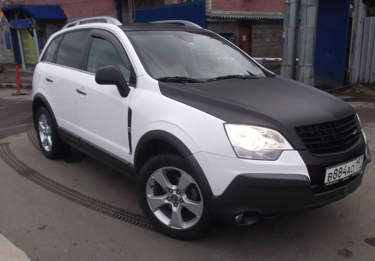 Опель Антара белый с черной крышей