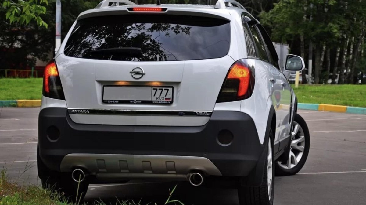 Opel Antara сзади