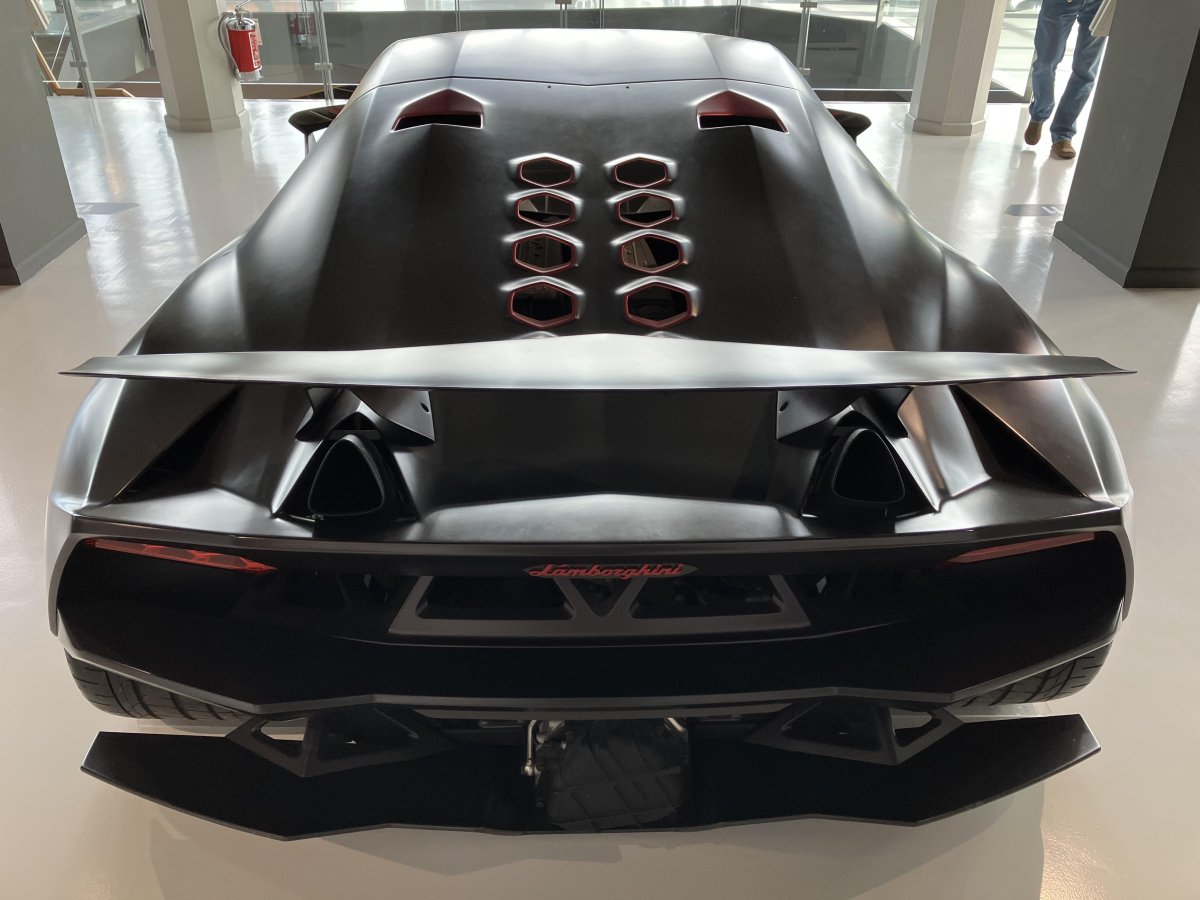 Ламборджини Sesto elemento