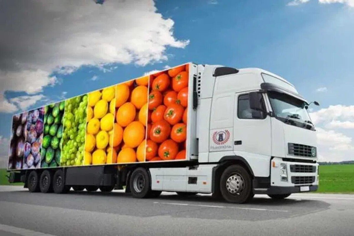 Перевозка фруктов в фуре