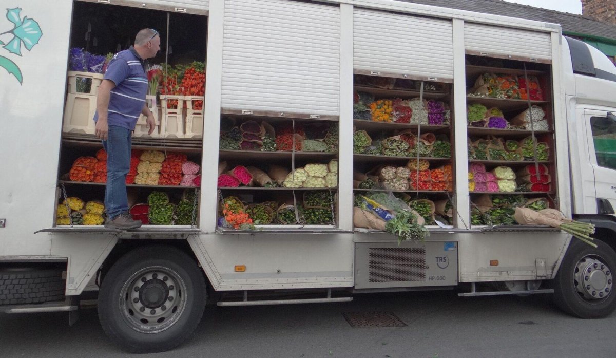 Машина для перевозки цветов