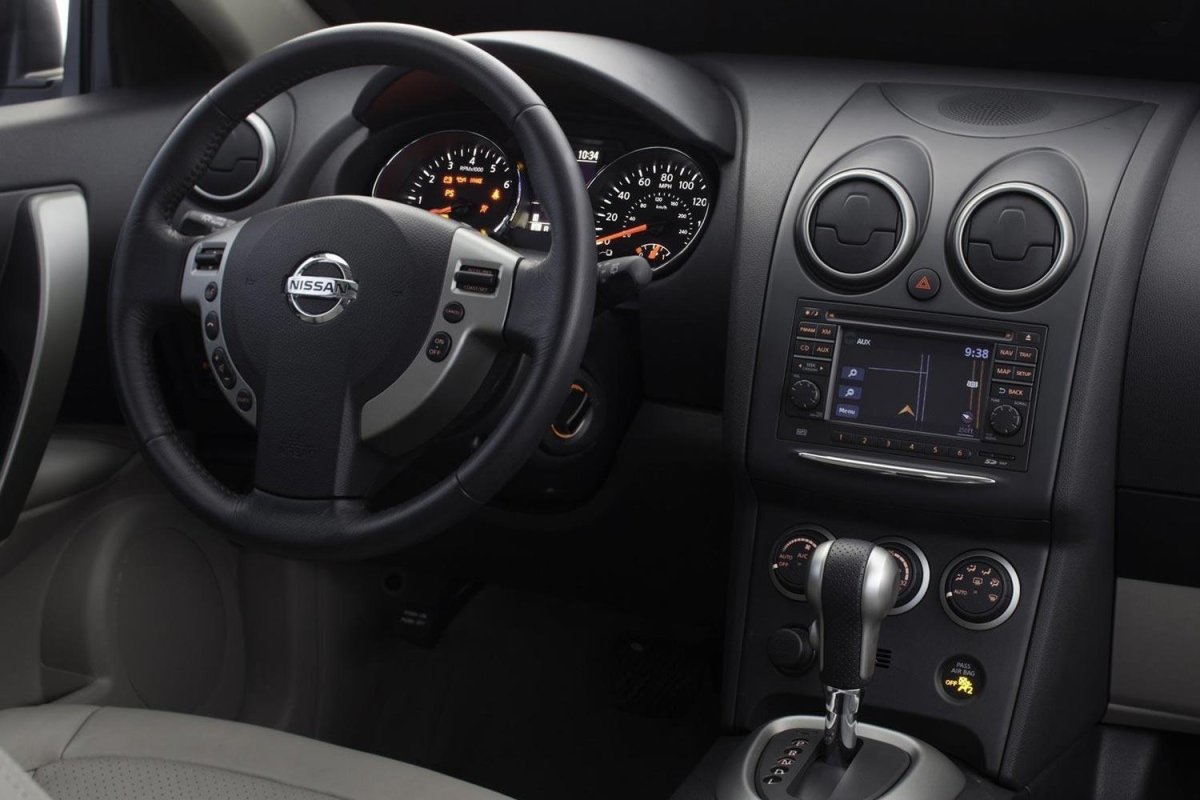 Nissan Qashqai 2011 салон
