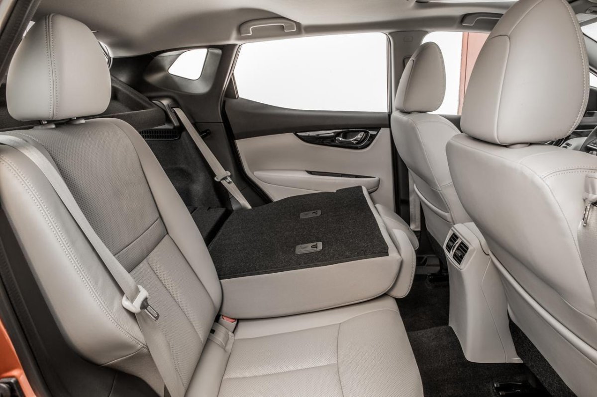 Nissan Qashqai салон сзади