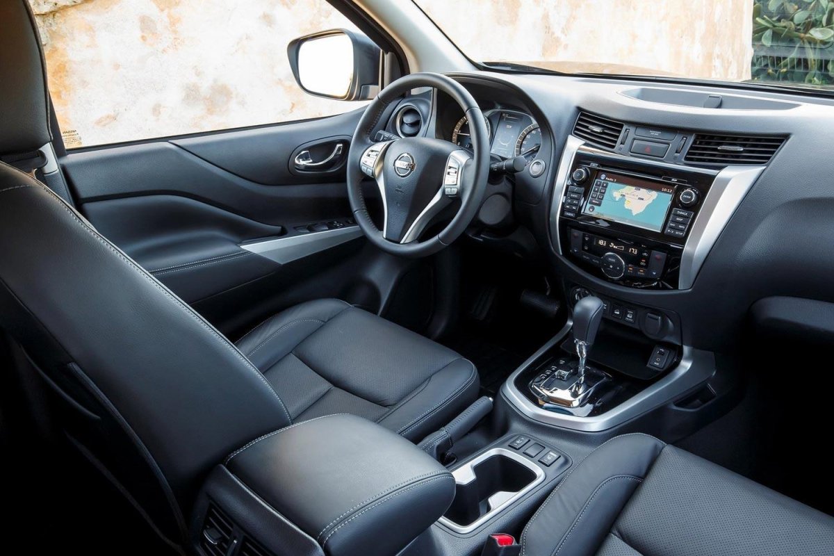 Nissan Navara 2018 салон