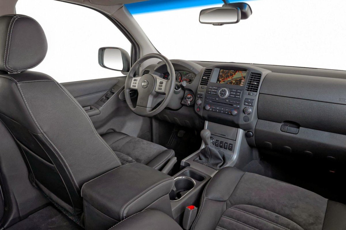 Nissan Navara салон
