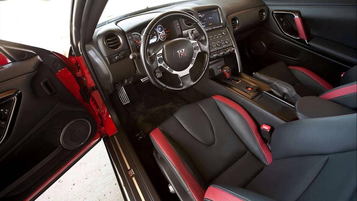 Салон Ниссан ГТР р35