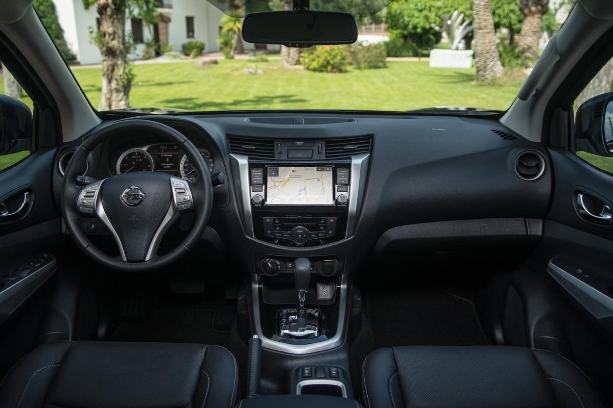 Nissan Navara 2020 салон