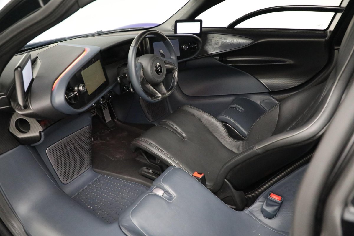 MCLAREN Speedtail салон