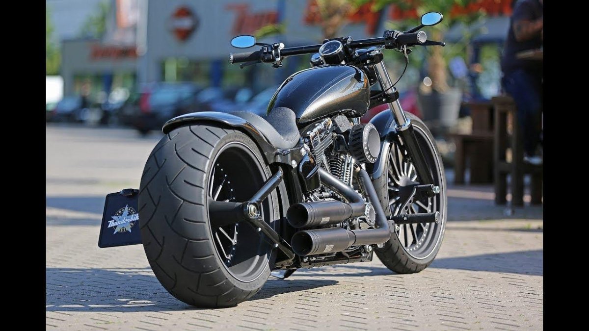 Мотоциклы Harley Davidson Breakout Custom