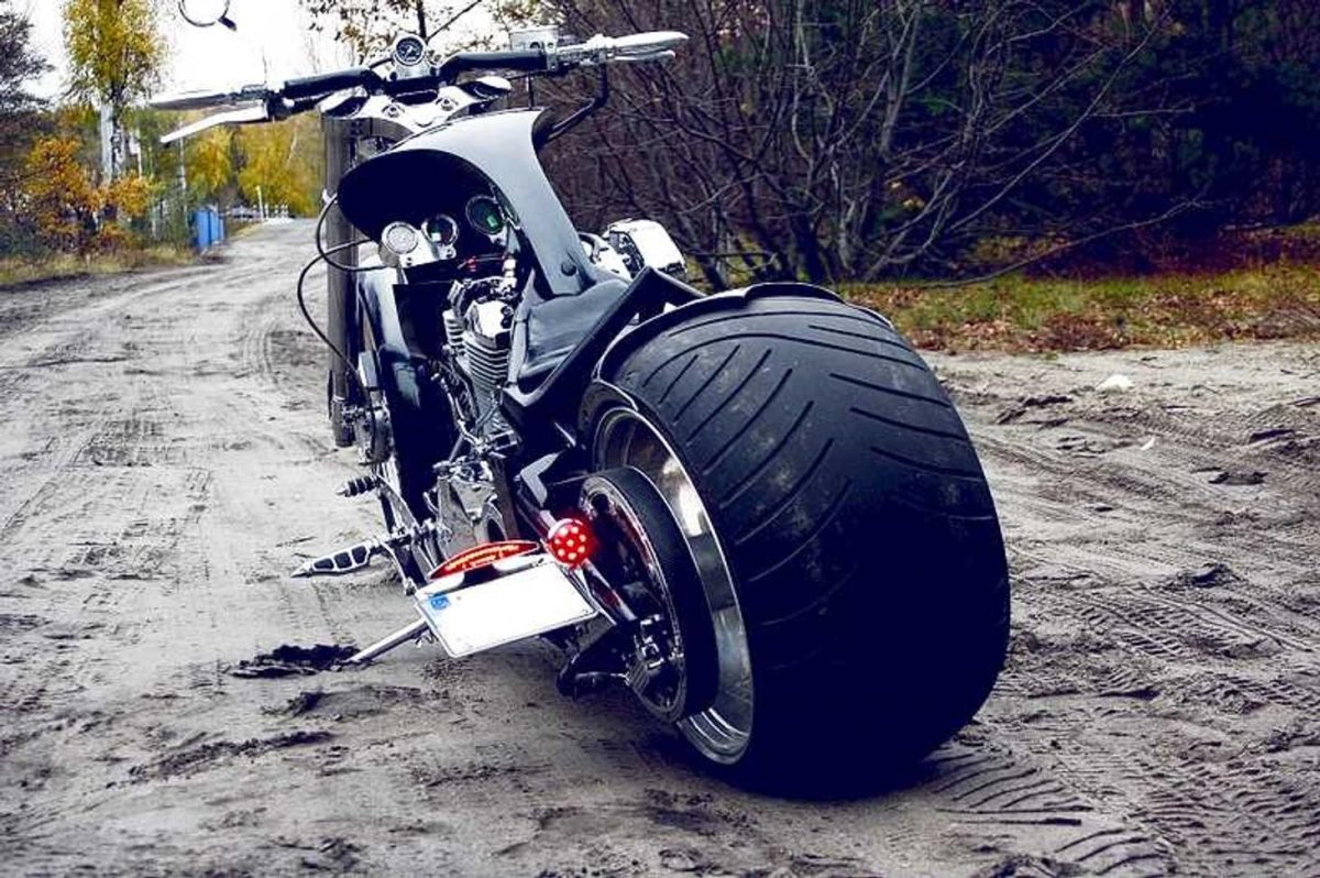 Yamaha XV 1600 С широким задним колесом