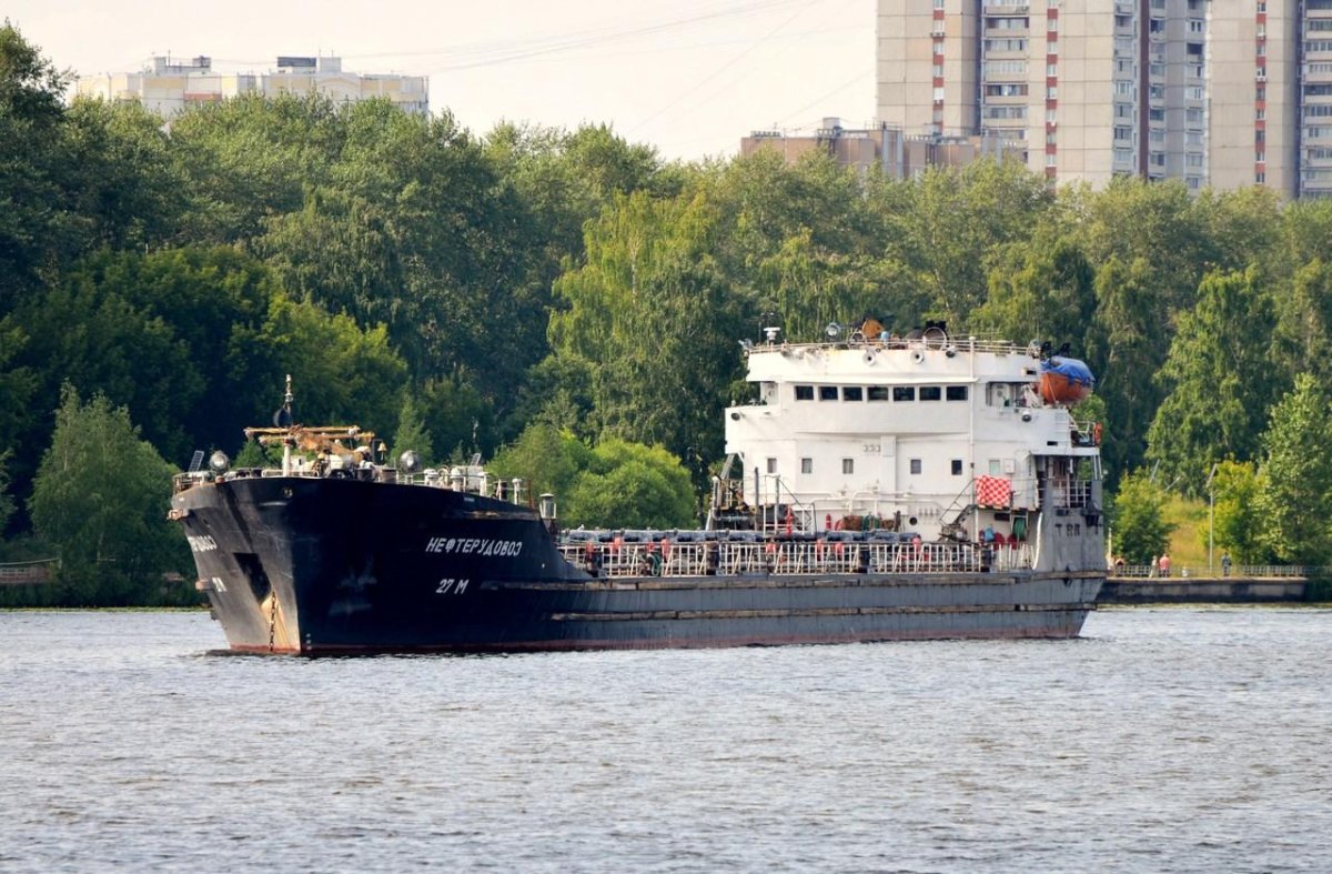 Нефтерудовоз 27м