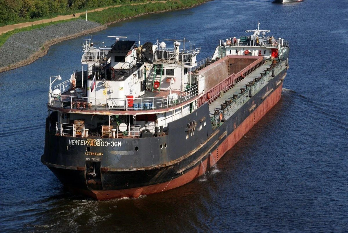 Нефтерудовоз 36м теплоход