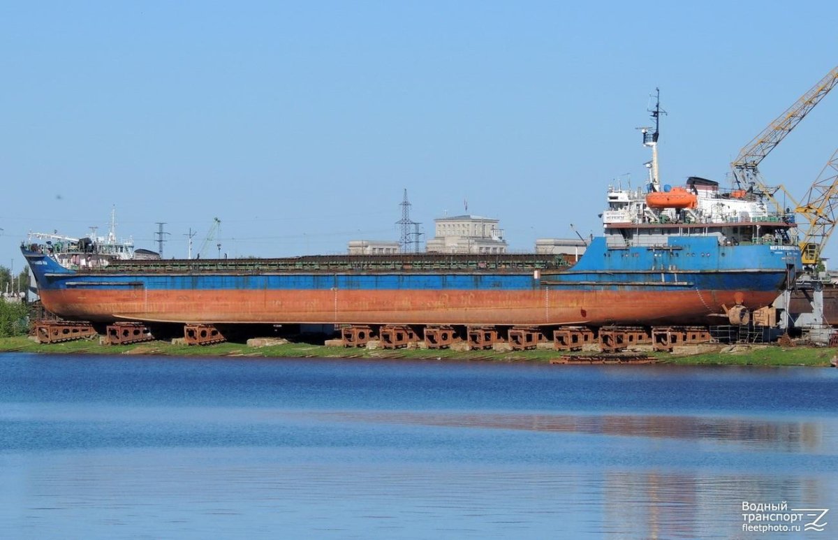 Нефтерудовоз 44м