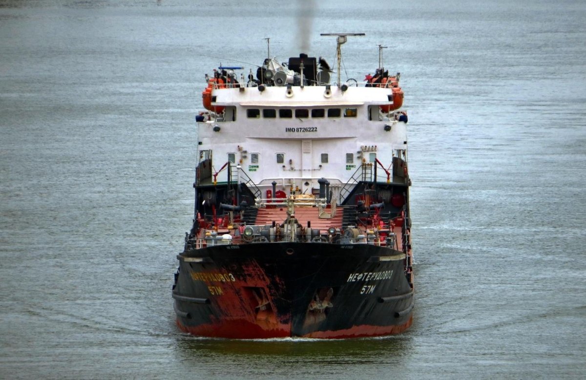 Нефтерудовоз 57м