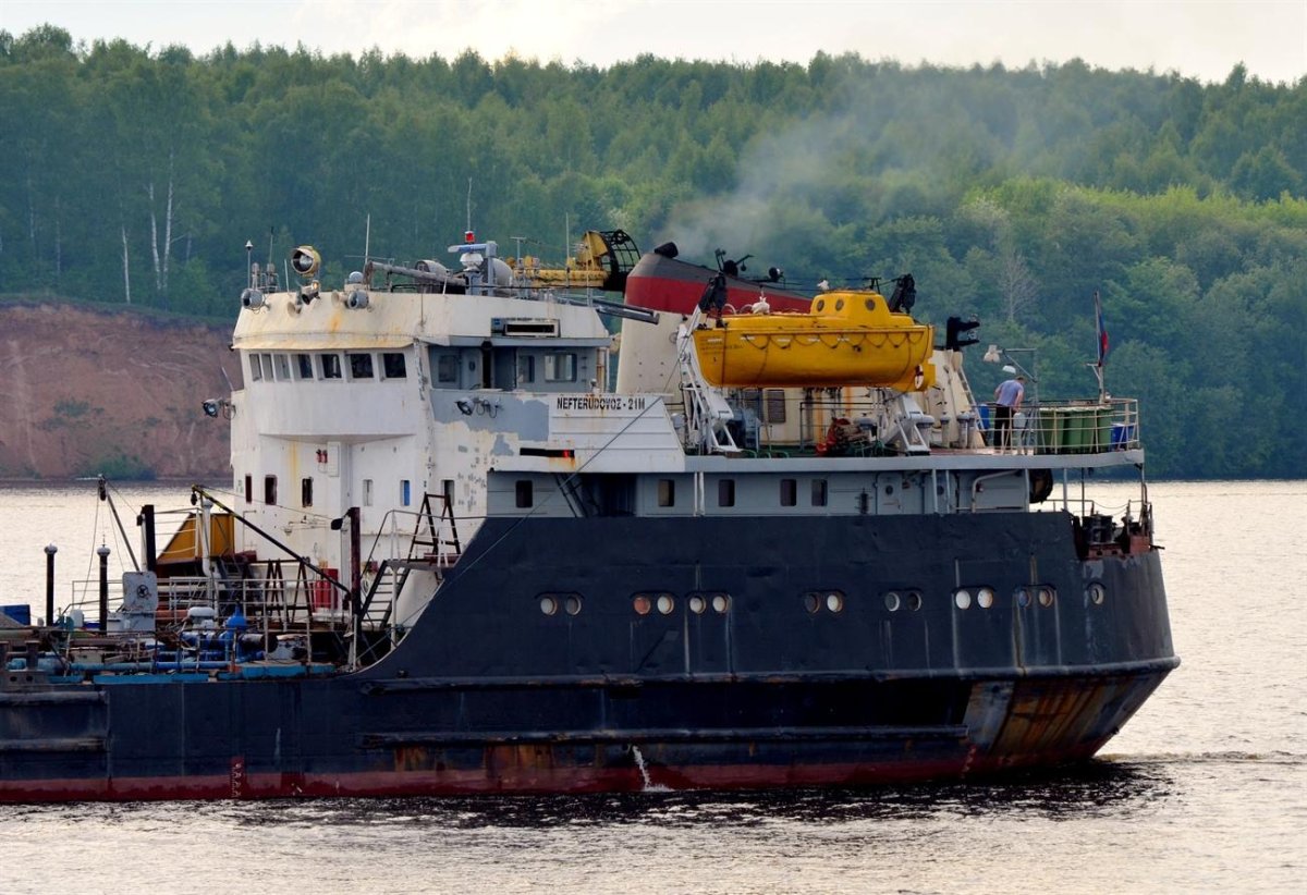 Нефтерудовоз Маршал Буденный