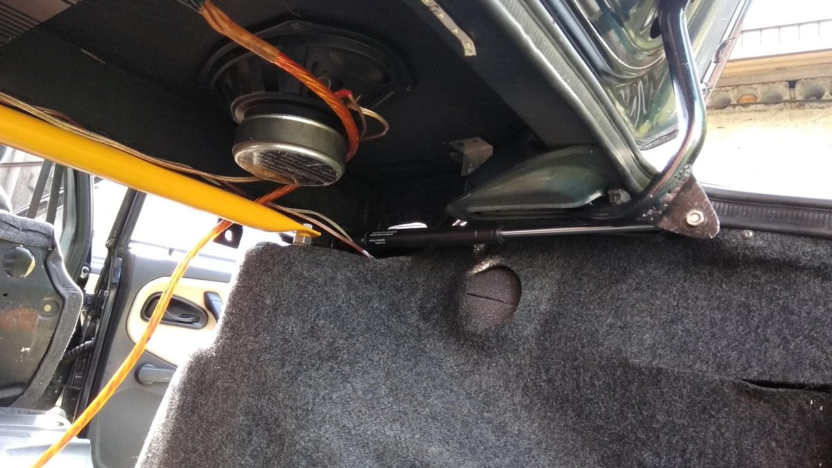 Упоры багажника ВАЗ 2115