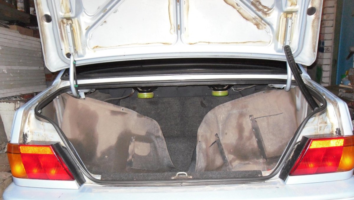 Багажник ВАЗ 2115 внутри