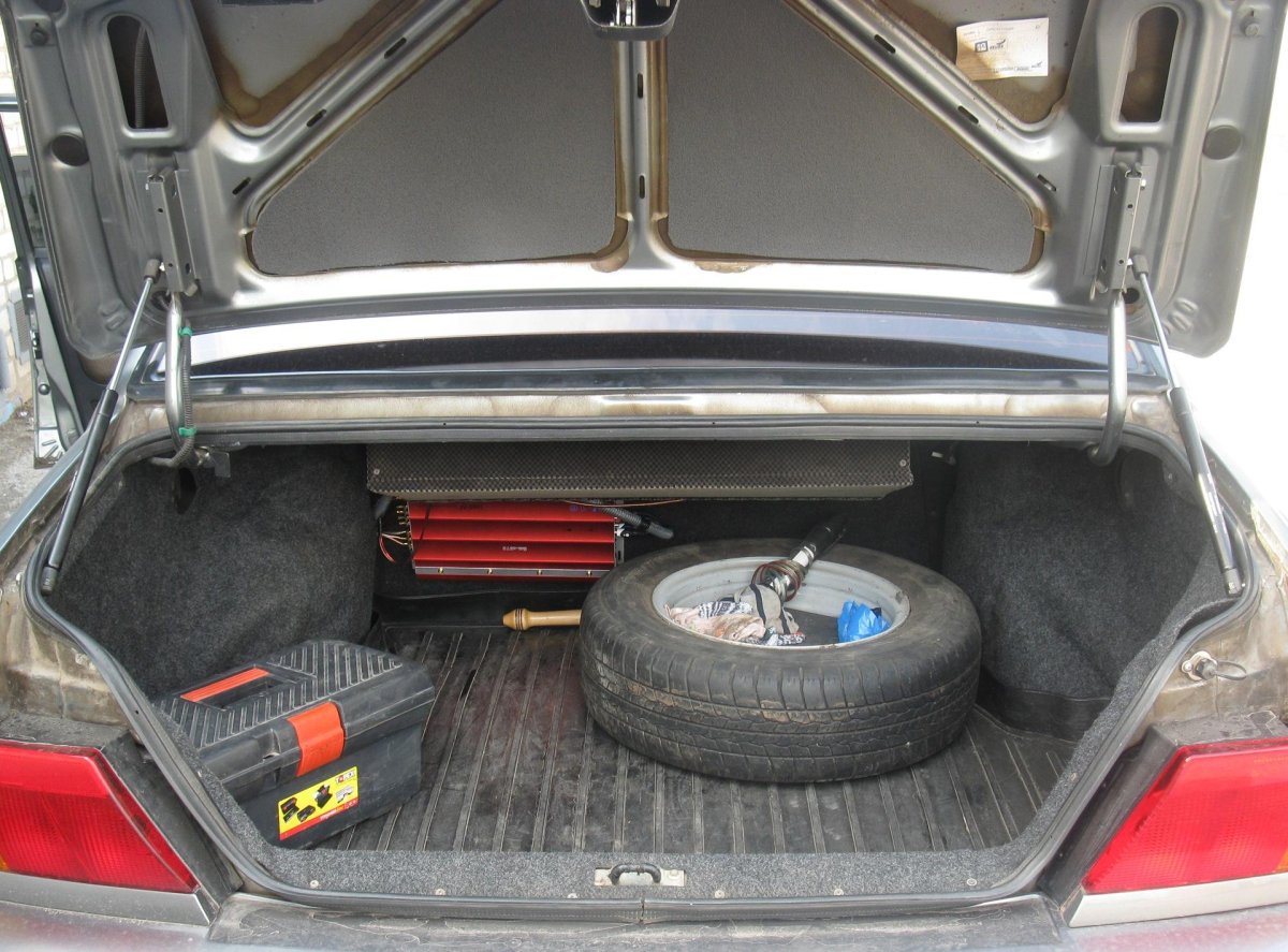 Открытый багажник ВАЗ 2115