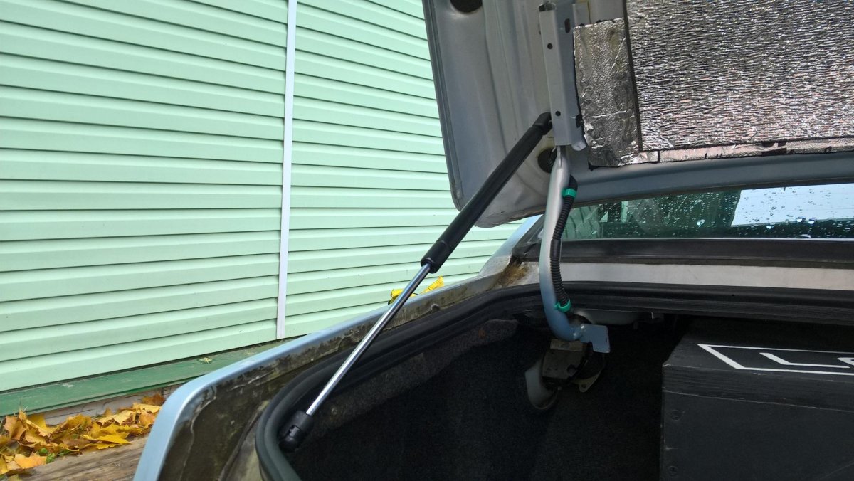 Газовые упоры багажника ВАЗ 2115