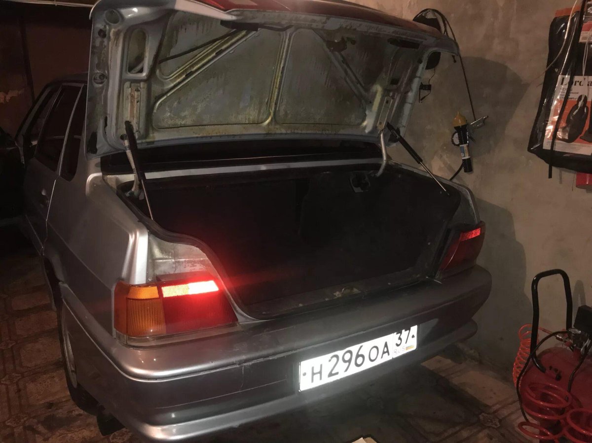 Упор крышки багажника ВАЗ 2115