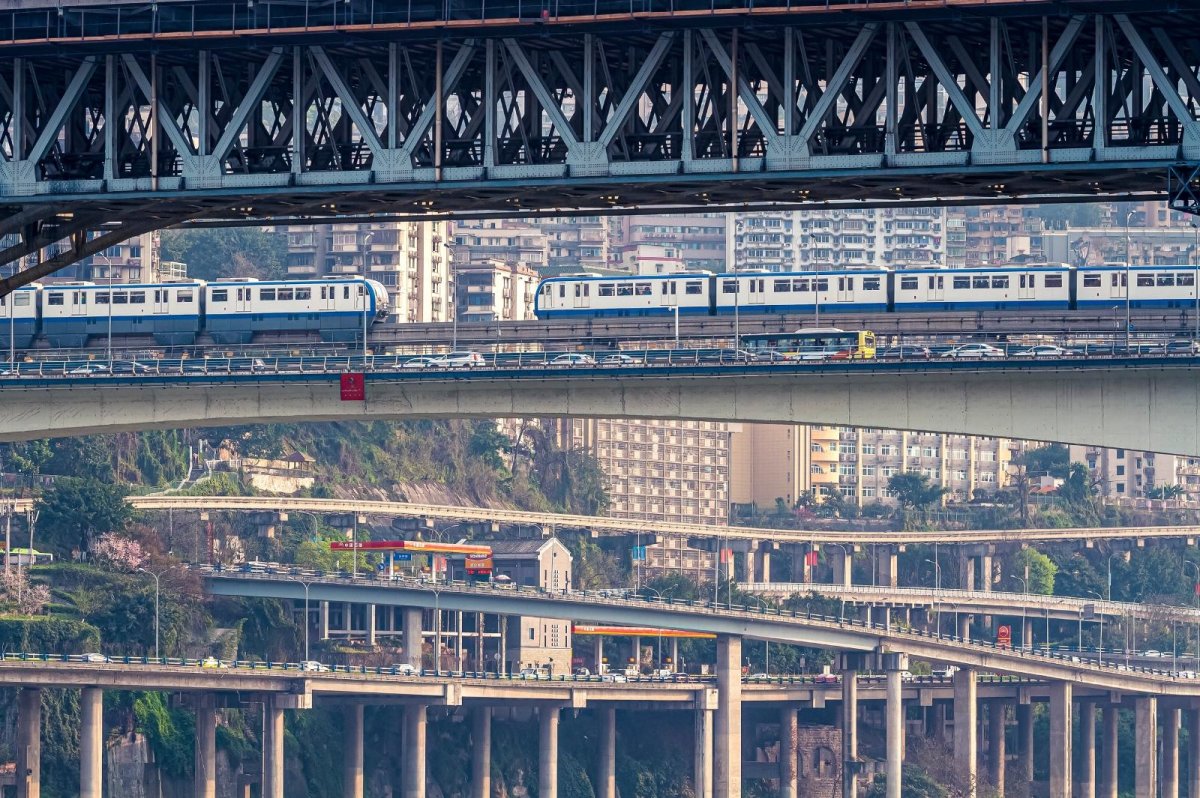 Чунцин поезд через дом