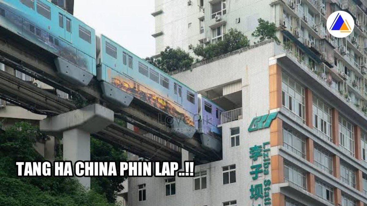 Чунцин монорельс через дом