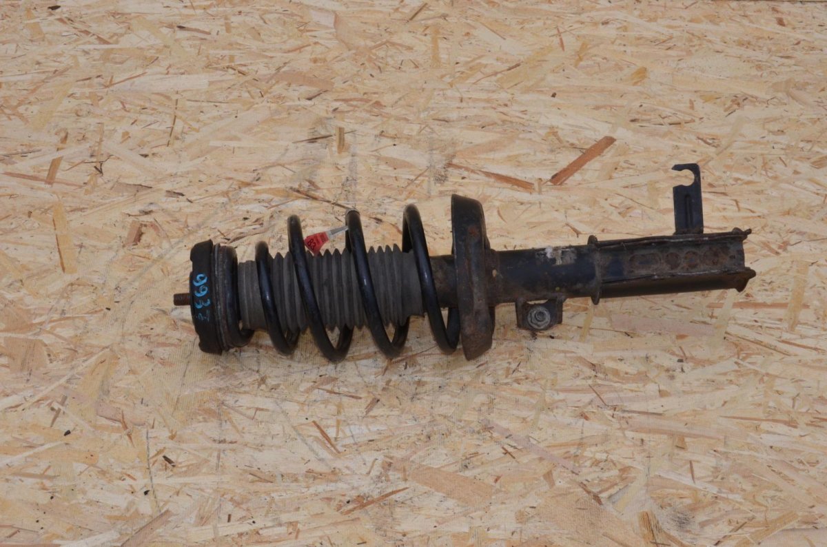 Гофра передней стойки Мазда Аксела 2018г