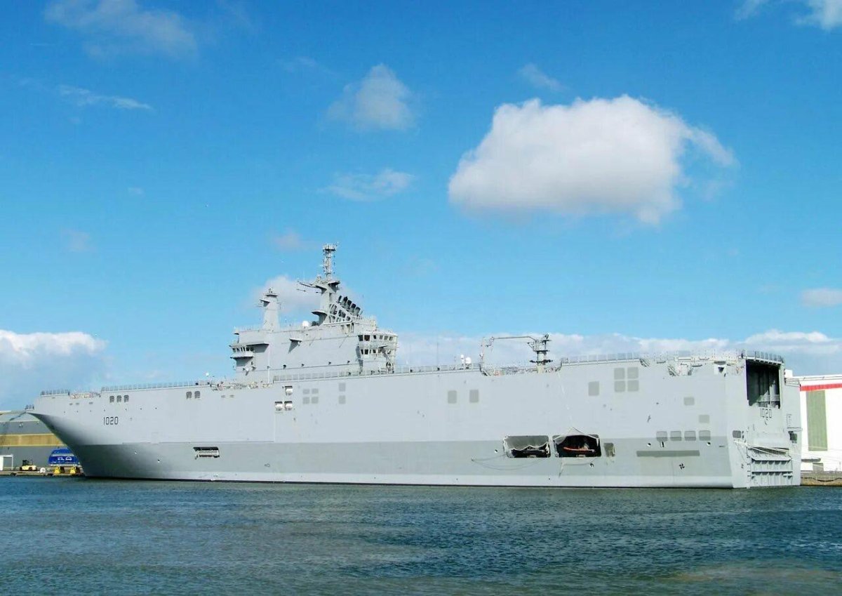 Универсальный десантный корабль Мистраль