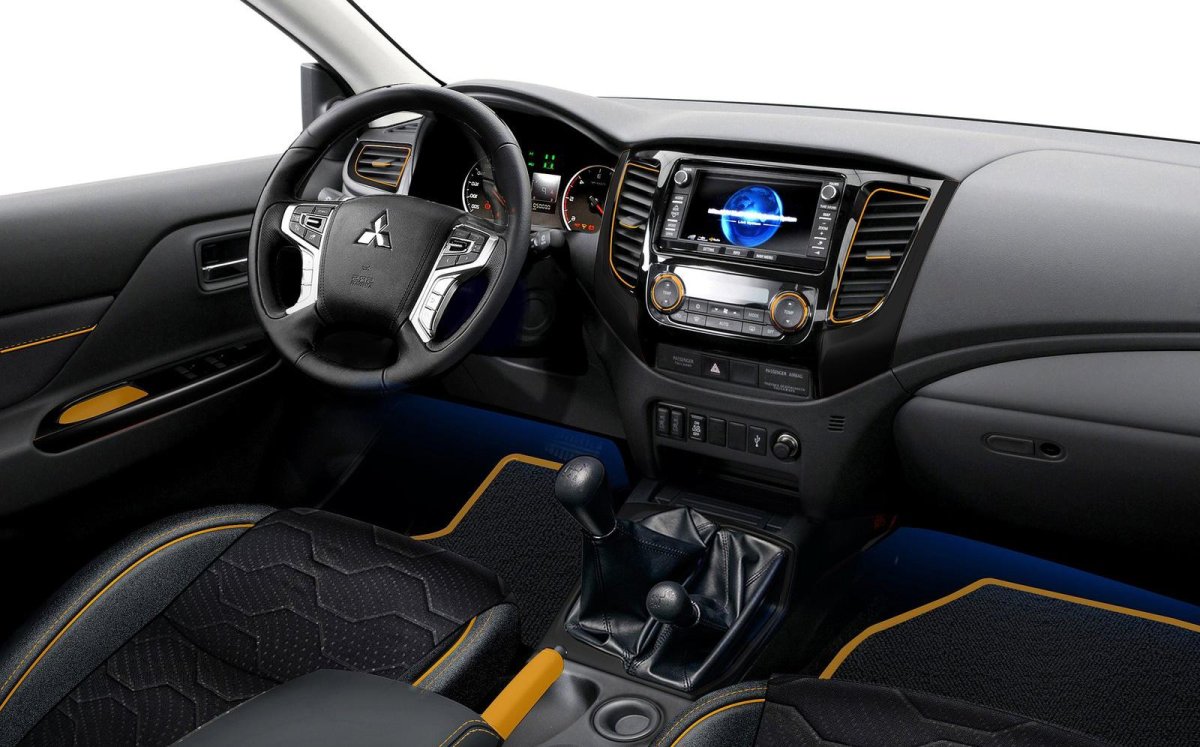 Mitsubishi l200 2021 салон