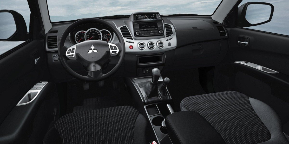 Mitsubishi l200 4 поколение салон