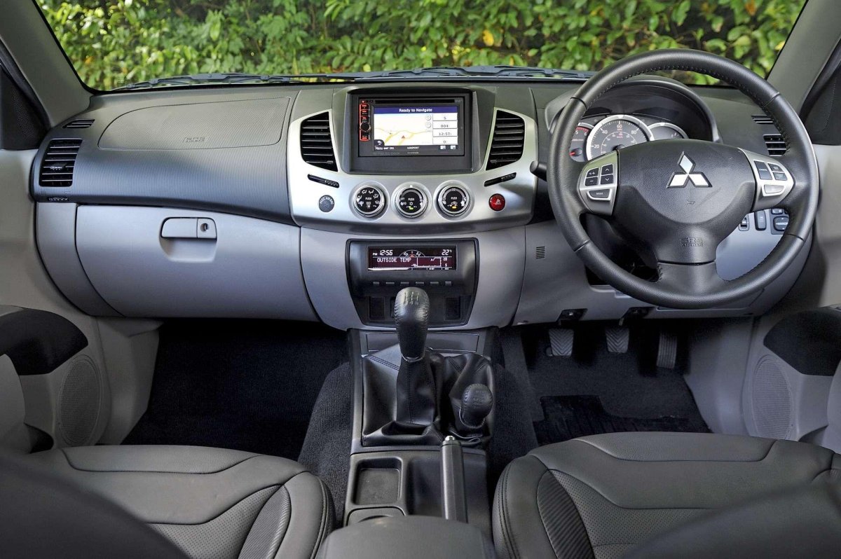 Mitsubishi l200 2010 салон