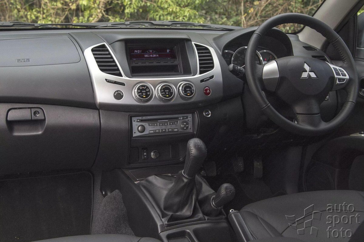 Mitsubishi l200 2010 салон